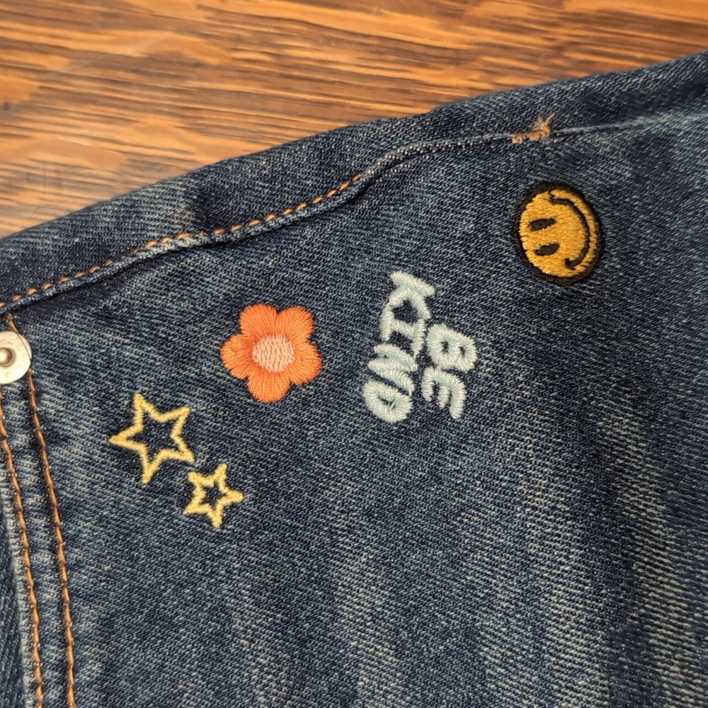 Girls Levi's shorts - Picture 3 of 10